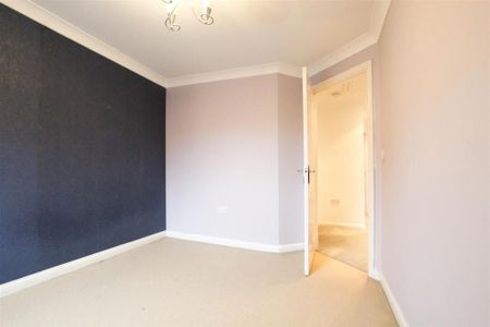 4 bedroom semi-detached house to rent - Photo 3