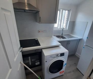 Studio Flat, A London Rd, SW16 - Photo 3