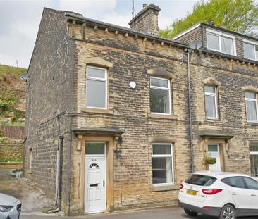 4 bedroom end of terrace house to rent - Photo 3