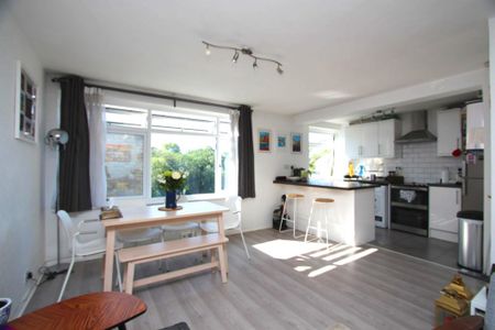 One Bedroom Flat to Let – Surbiton (St. Mark’s Hill, KT6) - Photo 4