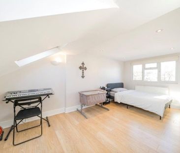 4 bedroom end of terrace house to rent - Photo 5