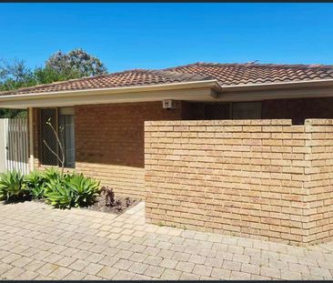 "Modern Comfort Meets City Convenience - 3-Bedroom Victoria Park Home" - Photo 5