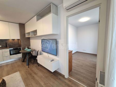 DIRECTREAL|Útulný byt s veľkou loggiou, klimatizáciou a parkovaním, URBAN RESIDENCE - Photo 2