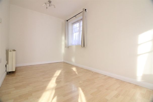 Warwick Road, West Drayton - Photo 1