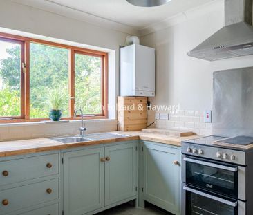 3 bedroom end of terrace house to rent - Photo 4