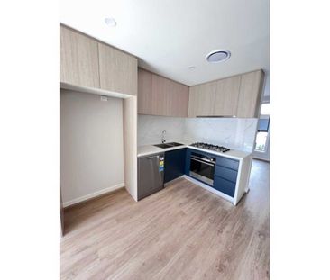 Comfort, Style & Convenience – Townhouse Living in Box Hill - Photo 2