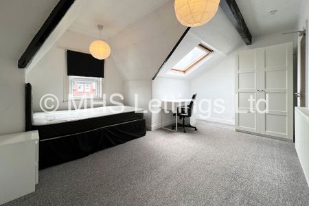 7 Bedroom Mid Terraced House for rent in Estcourt Avenue - Photo 3