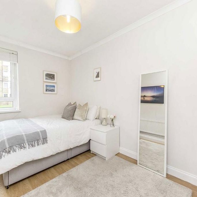 3 bedroom flat to rent - Photo 1