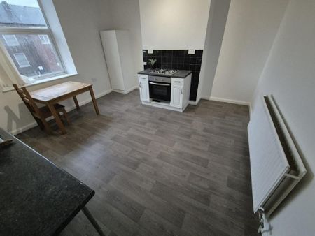 3 bedroom apartment to rent - Photo 3