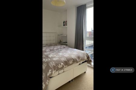 2 bedroom flat to rent - Photo 3