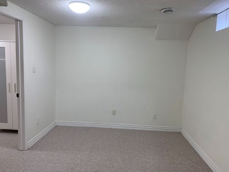 For Lease - 964 Ferndale Crescent Unit# Basement, Newmarket, Ontario - Photo 5
