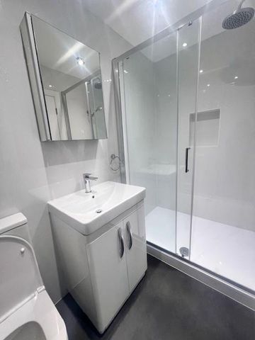 1 bedroom in a flat share to rent - Photo 5