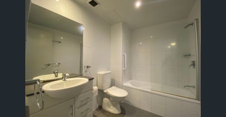 Discover contemporary living at its best with this stylish 1-bedroom apartment, nestled in one of Chatswood's most desirable low-rise residential area - Photo 5