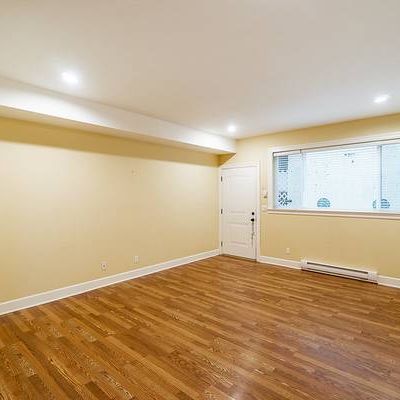 2 bedroom basement suite - Photo 4