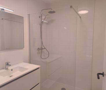 Nieuwbouwappartement met 2 slaapkamers en balkon te Sint-Kruis. - Photo 6