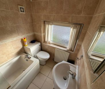 Semi-detached house to rent on - Photo 6