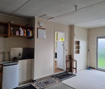 Tidy 3-Bedroom Home in Prime Location – Minutes to CBD - Photo 1