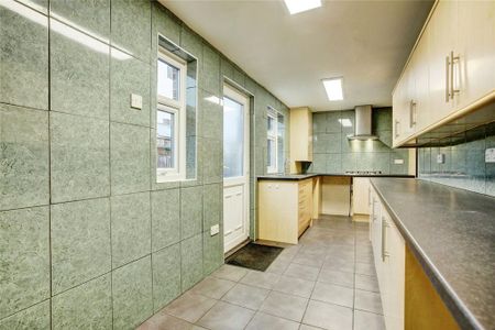 3 bedroom end of terrace house to rent - Photo 5