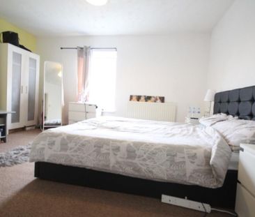 2 bedroom end of terrace house to rent - Photo 5