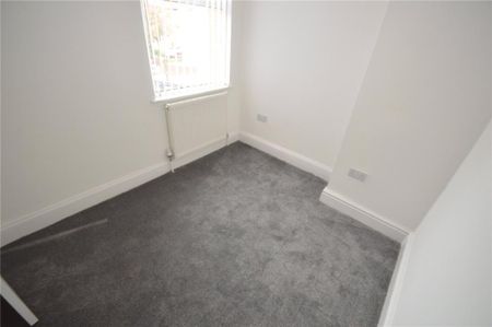 3 bedroom end of terrace house to rent - Photo 4