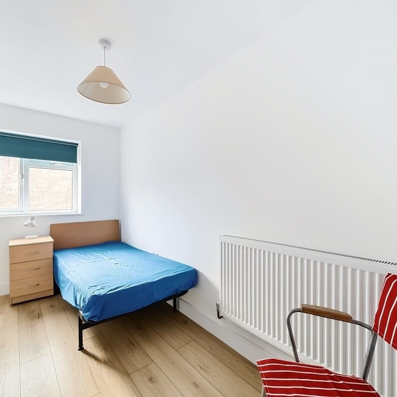 4 bedroom flat to rent - Photo 1