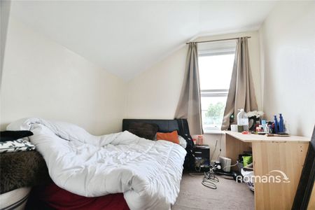 Mill Avenue, Uxbridge, UB8 - Photo 3