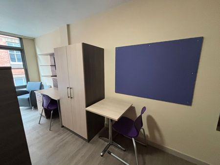 Studio Flat, Halley House, NG1 - Photo 5