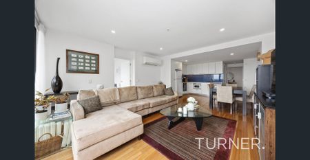 Modern Two-Bedroom City Apartment with Balcony Views - Photo 3