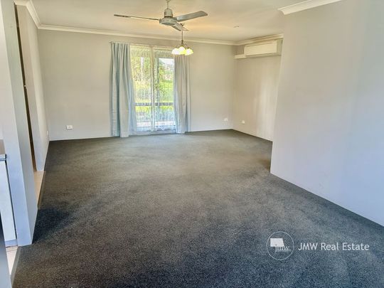 RURAL RETREAT - Photo 1