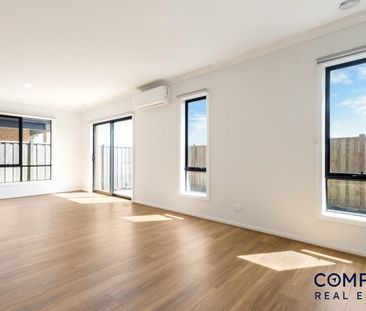 Style & Comfort - Brand New 5 Bedroom Home - Photo 2