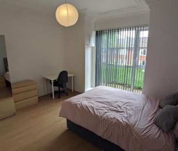 3 bedroom flat to rent - Photo 6