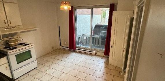 RENOVATED - RÉNOVÉ Petite-Italie / Little Italy - Appartement 3 Chambres au Rez-de-Chaussée à Louer – Jean Talon - Photo 2