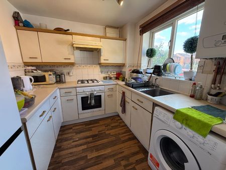 2 Bed House - Terraced - Photo 3