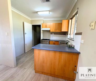 Spacious 3-Bedroom Home with Large Yard – East Bunbury - Photo 6