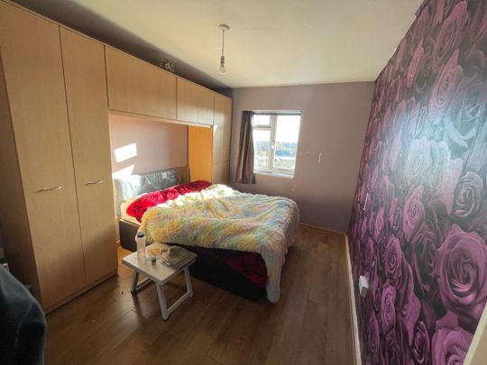 3 Bed Flat, Holly Lane, B66 - Photo 1