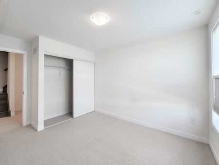 For Lease - 4020 Parkside Village Drive Unit# 2, Mississauga, Ontario - Photo 5
