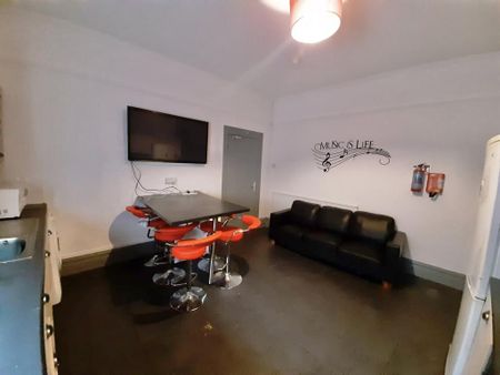 5 bedroom apartment to rent - Photo 3