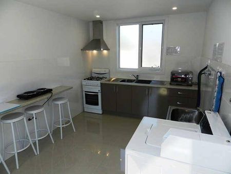 SPACIOUS STUDIO-STYLE APARTMENT | ALL UTILITIES INCLUDED - WI-FI, GAS, ELECTRICITY, WATER - Photo 4