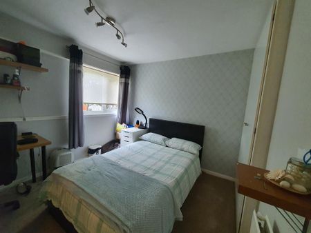 3 bedroom end of terrace house to rent - Photo 4