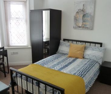 1 bedroom in a house share to rent - Photo 3