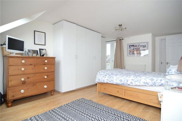 4 bedroom house in London - Photo 1