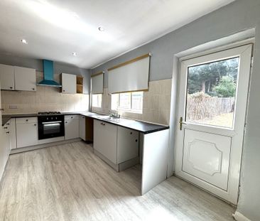 3 bedroom semi-detached house to rent - Photo 4