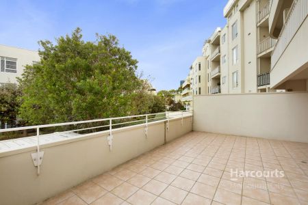 Renowned Park Apartments - Photo 2