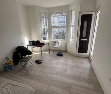3 bedroom flat to rent - Photo 1