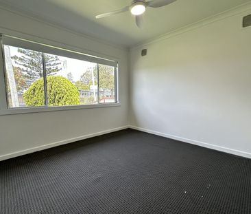 Spacious Two Bedroom Home on a Generous Block - Photo 5