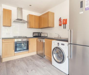 4 bedroom semi-detached house to rent - Photo 1