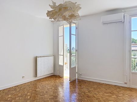Location Appartement 4 pièces 98m² NICE 06000 - Photo 4