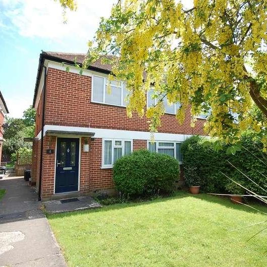 Meadway Gardens, Ruislip, Middlesex, HA4 - Photo 1