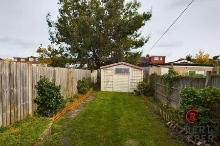 Hartland Drive, Ruislip Manor, Middlesex, HA4 - Photo 5