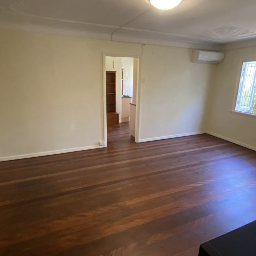 1/10 Bundah St, Camp Hill QLD 4152 - Apartment For Rent | Domain - Photo 1